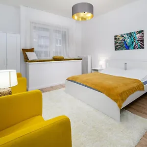  Apartment Stylish Spot By The River Danube