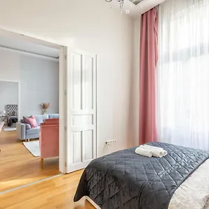  Apartment Luxury 3bedrm 2bathrm With Danube River View